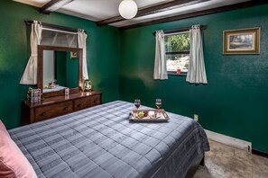 3 bedrooms, iron/ironing board, travel crib, free WiFi