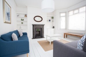 Deluxe House, Private Bathroom, Sea View | Lounge - York House (Worthing)