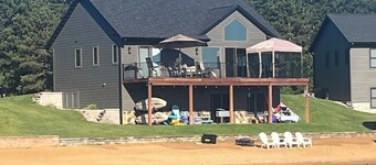 Modern 4 bedroom Lake House on Private Lake near WI Dells & Castle Rock Lake