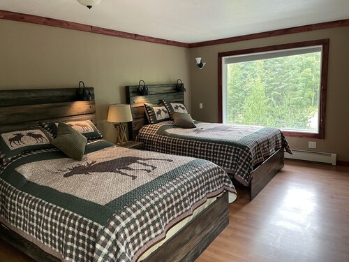 Willow, Alaska getaway with a private lake access!