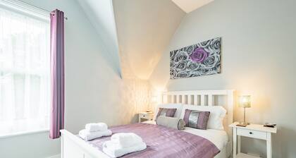 Pitch Perfect by Bloom Stays - comfortable apartment near City Centre with parking