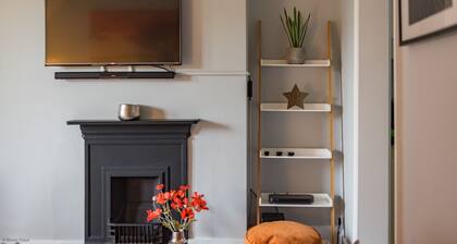 Pitch Perfect by Bloom Stays - comfortable apartment near City Centre with parking