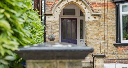 Pitch Perfect by Bloom Stays - comfortable apartment near City Centre with parking