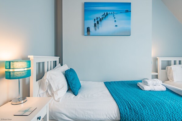 2 bedrooms, iron/ironing board, WiFi, bed sheets - Pitch Perfect by Bloom Stays - comfortable apartment near City Centre with parking (Canterbury)