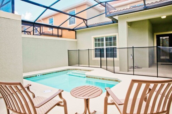 Et oppvarmet basseng