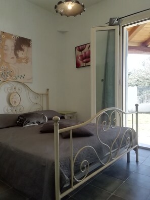 3 bedrooms, internet, bed sheets