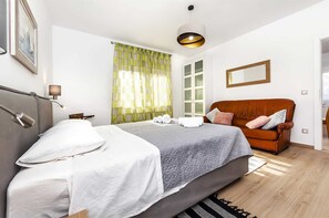 2 habitaciones, tabla de planchar con plancha y wifi gratis 
