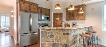 Getaway Ranch - Views for Days + Pool + Game Room