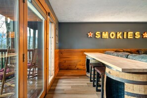 Interior - Smokies Spring & Summer Break: Arcade, Hot-Tub, BBQ, Movies, Gatlinburg (Gatlinburg)