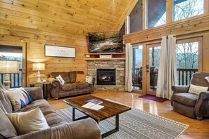 Smart-TV, Kamin, Videospiele, DVD-Player