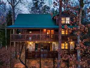 Exterior - Smokies Spring & Summer Break: Arcade, Hot-Tub, BBQ, Movies, Gatlinburg (Gatlinburg)