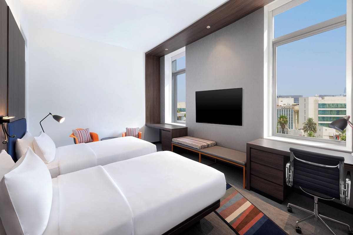 Literie hypoallergénique, couette en duvet, minibar, coffre-fort