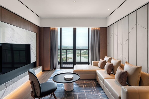 Suite Club, 1 habitación, vista al lago | Minibar, insonorización, wifi gratis y ropa de cama 