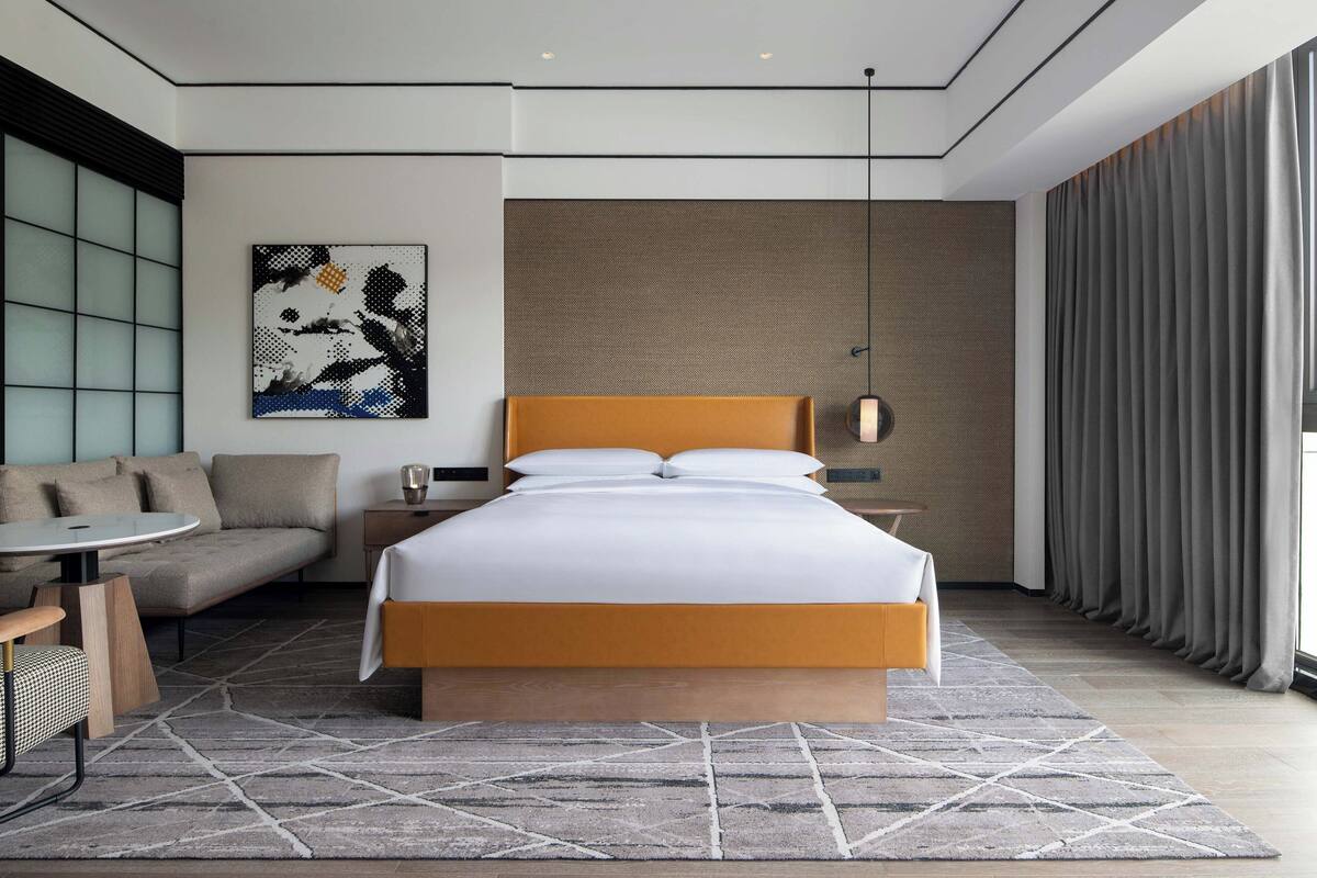 俱乐部客房, 1 张特大床, 山景 (Club Deluxe) | 迷你吧、隔音、免费 WiFi、床单
