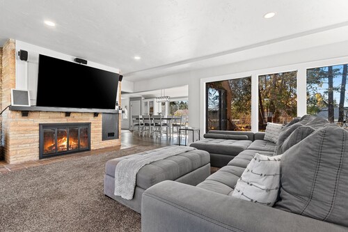 Pine Terrace/Hot Tub/Entertainment Garage/6bdrm