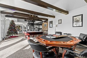 Game room - Pine Terrace/Hot Tub/Entertainment Garage/6bdrm (Green Bay)