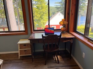 Interior - Cozy cottage with beautiful lake views (Alton)