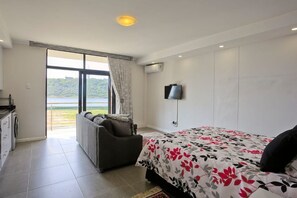 1 quarto, escrivaninha, ferros/tábuas de passar roupa, Wi-Fi de cortesia