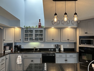 Beautiful 5 bedroom home - Alexandria Lake Latoka with many new updates!