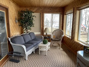 Smart TV, chimenea, videojuegos y reproductor de DVD 