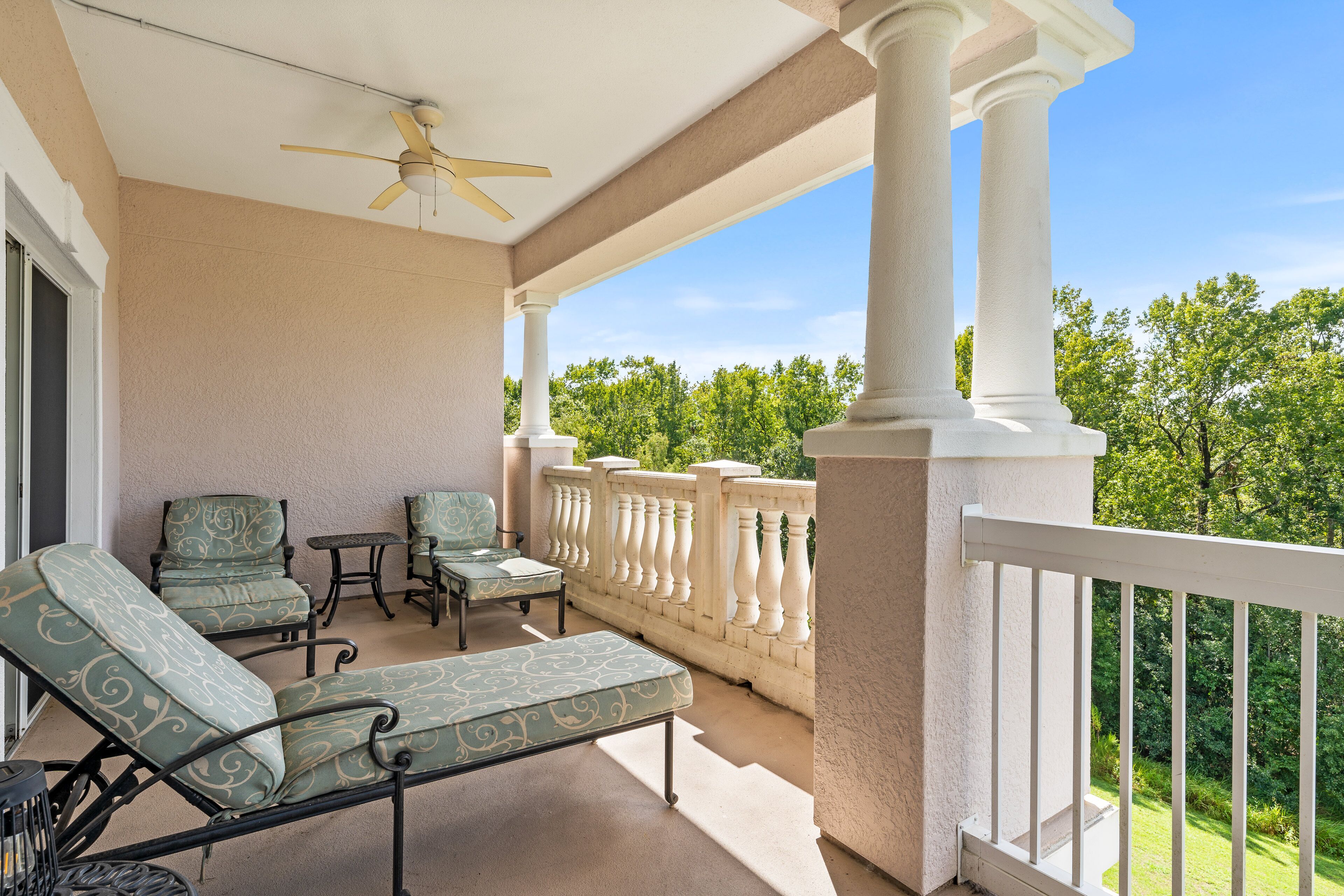 Nature's View Penthouse | Large Balcony | Reunion Membership