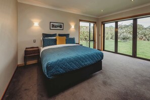 5 chambres, fer et planche à repasser, Wi-Fi, draps fournis