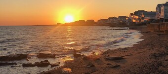 Cozy Home Right on Cosey Beach