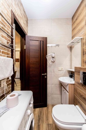 Apartment | Badezimmer | Dusche, Haartrockner, Seife, Shampoo