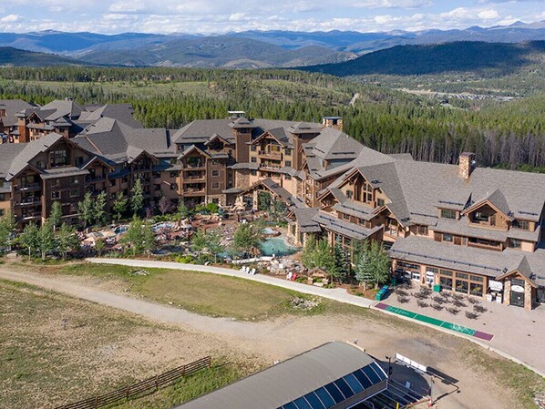 Exterior - Grand Lodge Peak 7-Luxury stay!Hiking, mtn biking,gondola to town,pool & hot tub (Breckenridge)