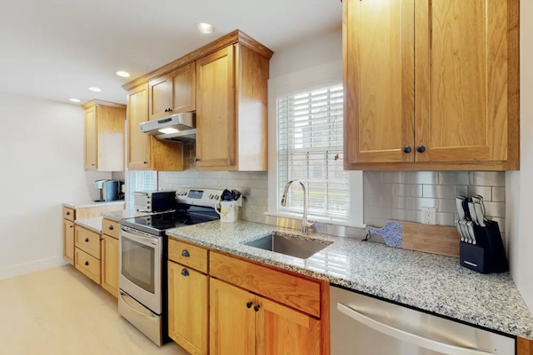 Frigorífic, microones, forn i placa de cuina