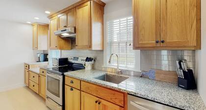 Spacious 3 bed 3 bath home with optional Jeep rental