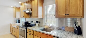 Spacious 3 bed 3 bath home with optional Jeep rental