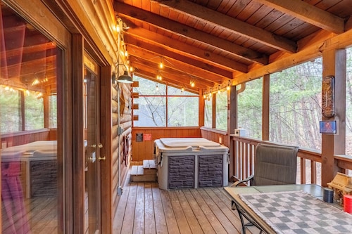 Timeless Tranquility-Fenced Dog Run-2 miles to Pigeon Forge - No Steep Roads