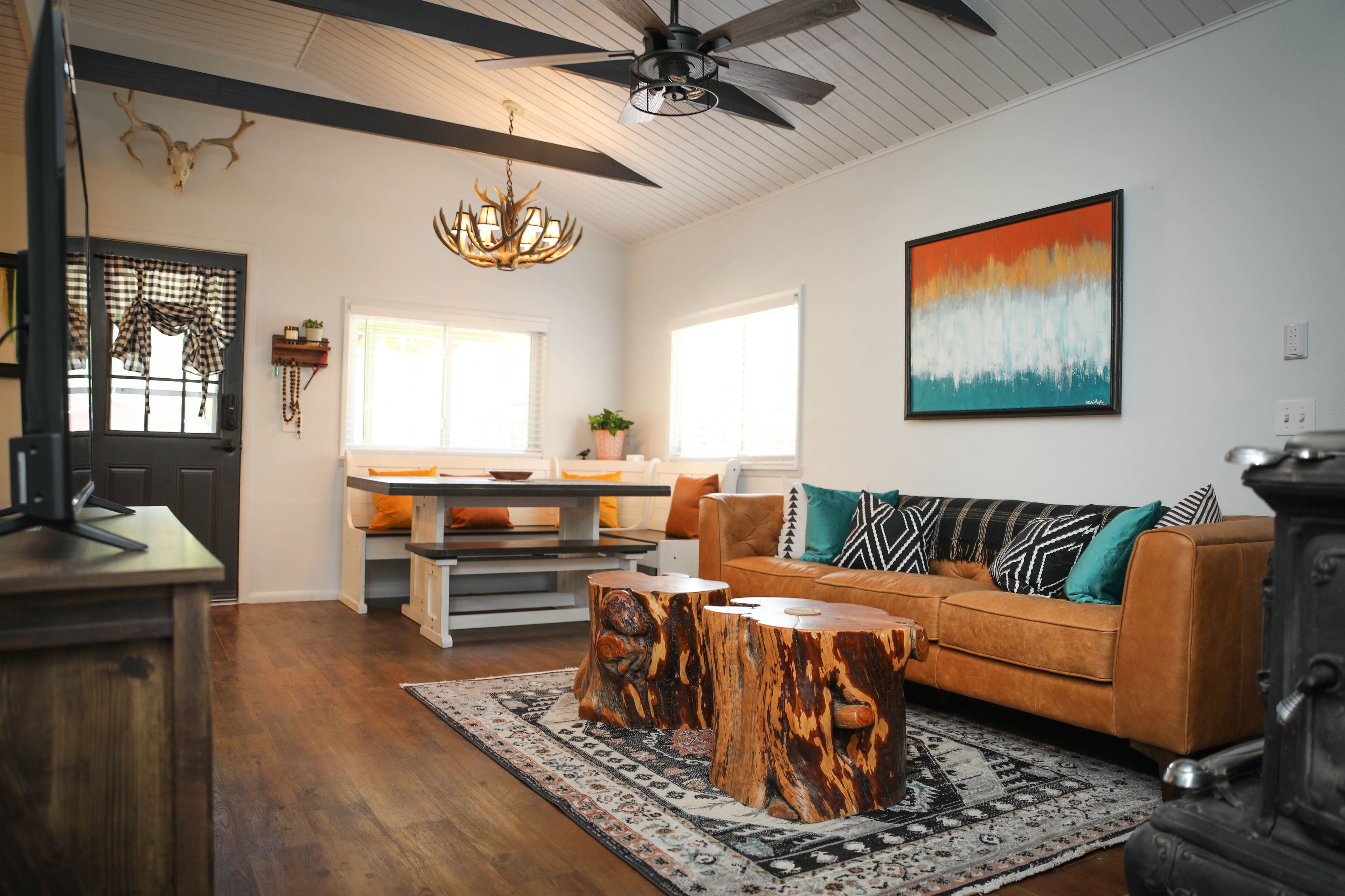 ✨🐶 STARLIGHT MODERN BOHO COTTAGE | STEPS AWAY FROM TOWN | DOG FRIENDLY 🐾