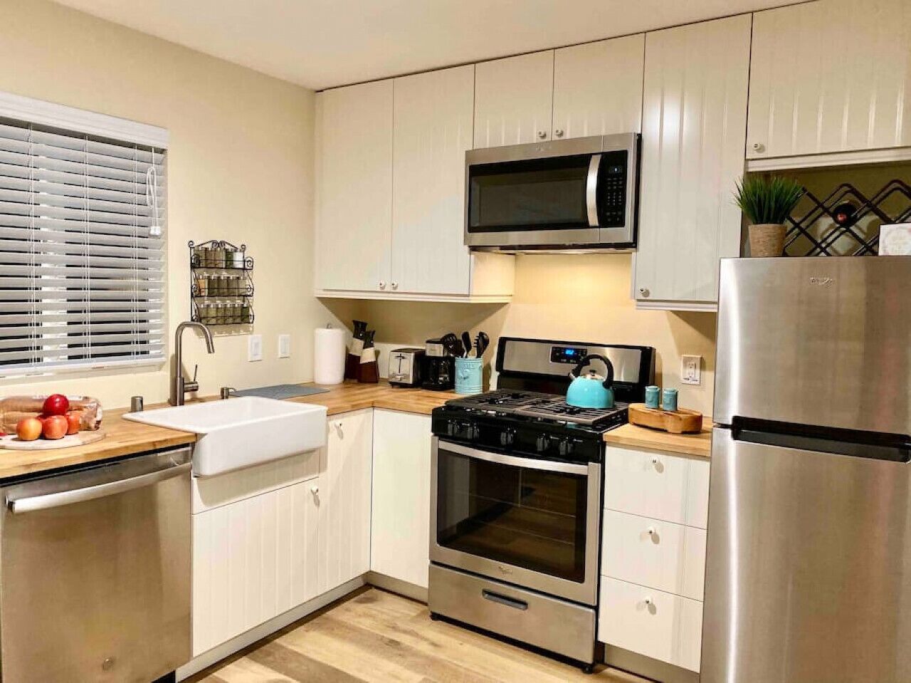 冰箱、微波炉、烤箱、炉灶