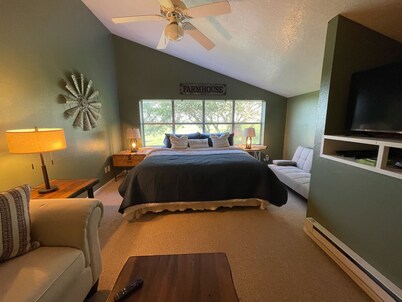 Ranch * Barndominium * Bass Fishing * Country Life * Family Fun * Splashway!! 