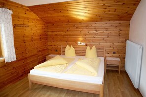 4 soverom, reiseseng for barn, wi-fi (inkludert) og sengetøy