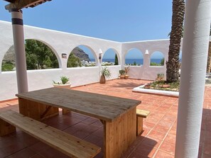 屋外ダイニングエリア