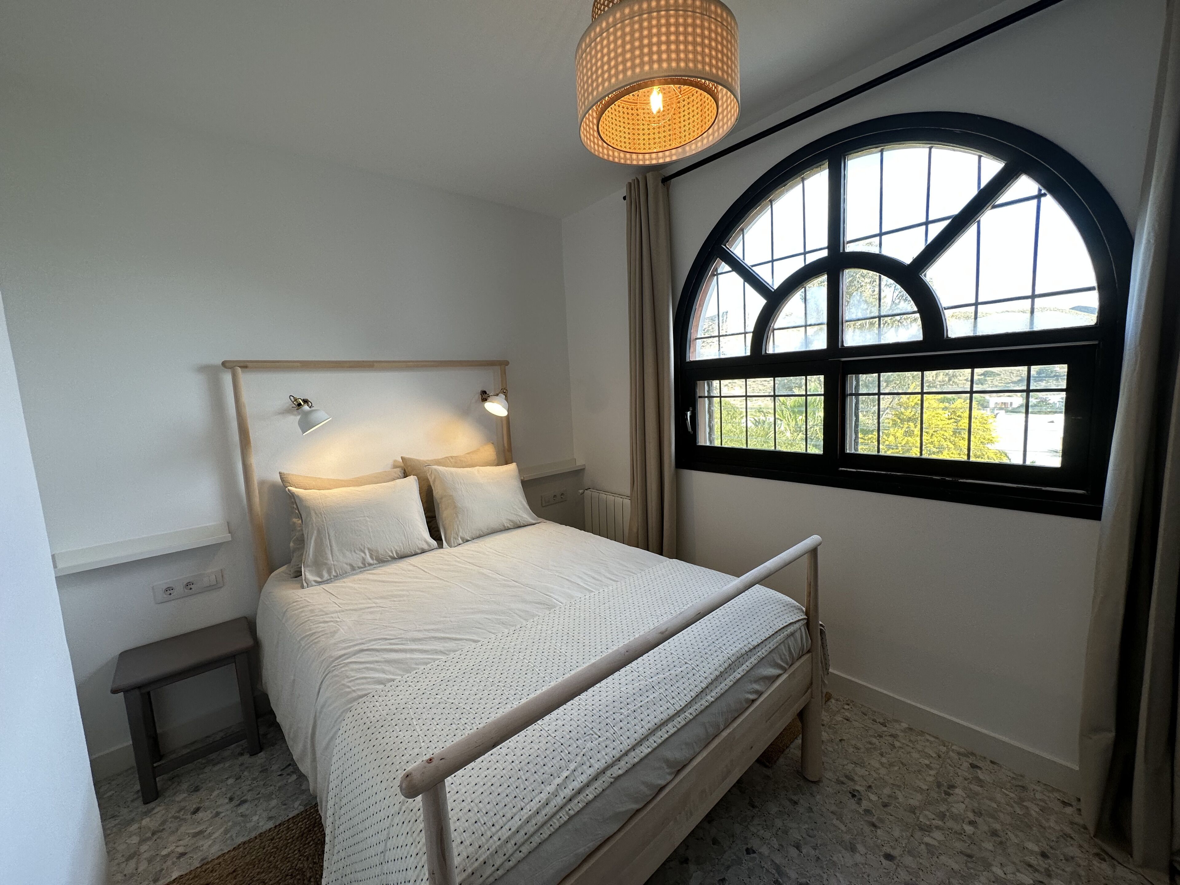 4 dormitorios, caja fuerte, tabla de planchar con plancha