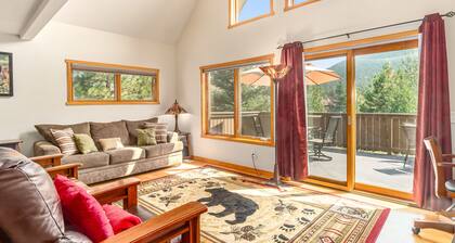 Beautiful Townhome w/amazing views. Mins away from RMNP&Estes. Relaxing! L#3379