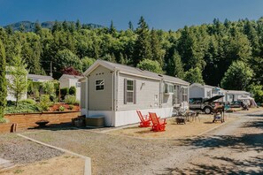 Exterior - Coziest Cultus Tiny Home 2min Drive to Lake! (Lindell Beach)