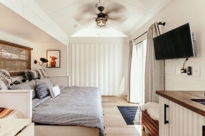 2 bedrooms, desk, iron/ironing board, free WiFi