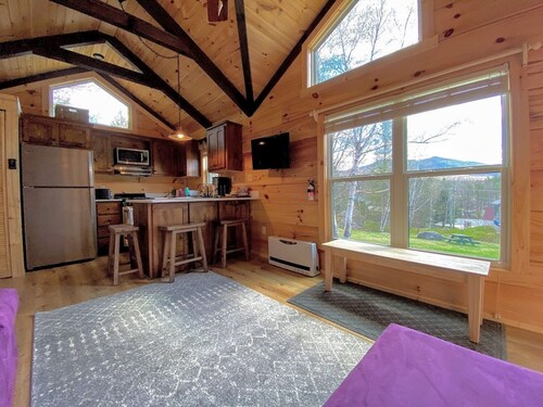 B10 Awesome "Tiny Home" A/C, Mountain Views, Minutes to Skiing, Hiking, Attractions, Dog Friendly!