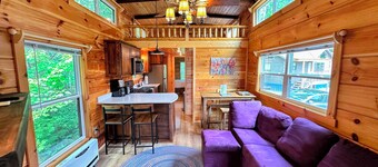 B11 Awesome "Tiny Home" A/C, Mountain Views, Minutes to Skiing, Hiking, Attractions, Dog Friendly!