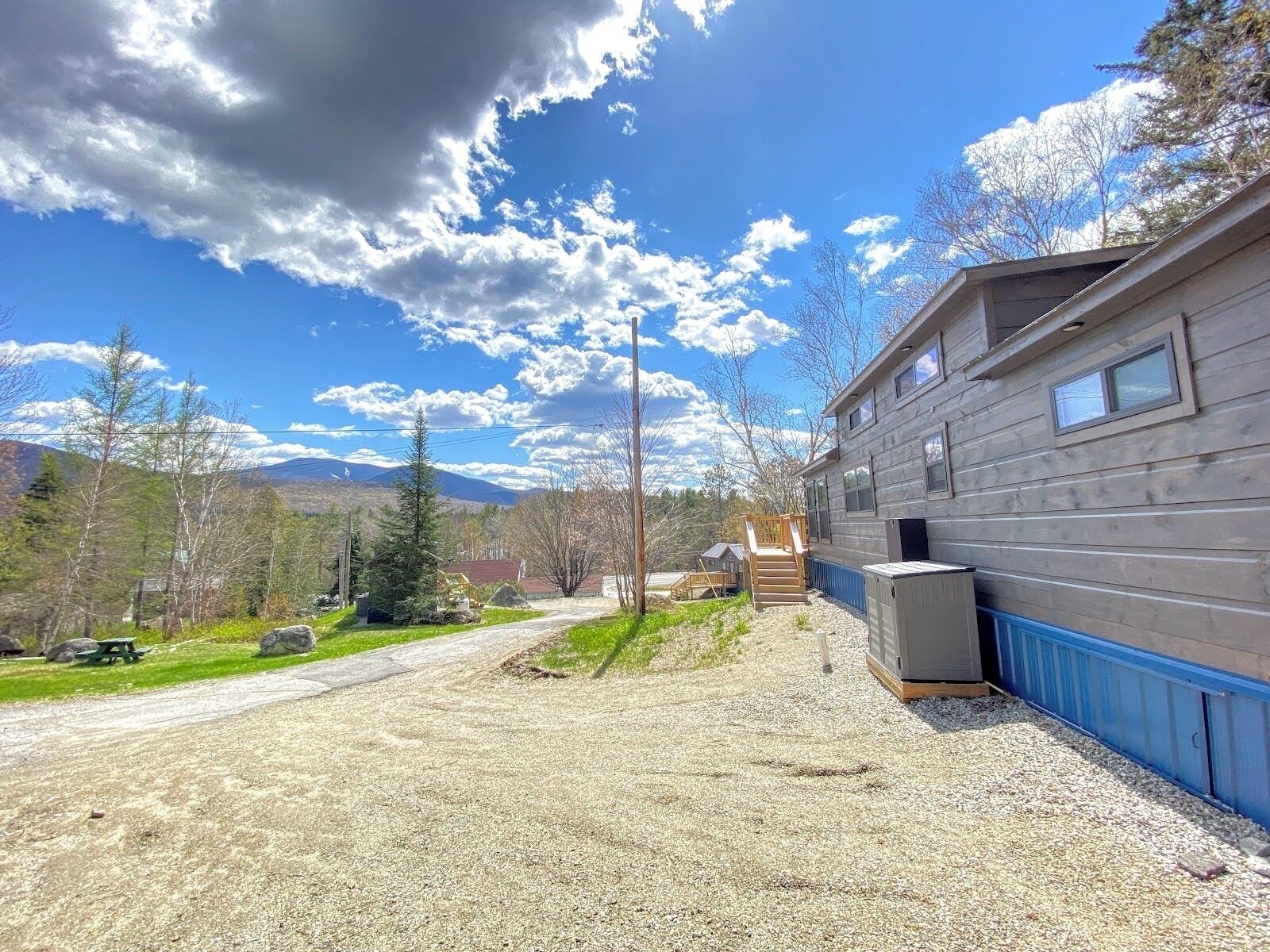 B11 Awesome "Tiny Home" with A/C, Mountain Views, Minutes to Skiing, Hiking, Attractions