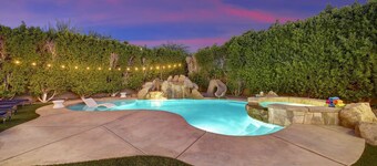 Echelon: Pool, Spa, Pool Table, Ping Pong table!