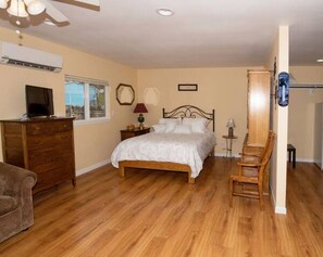 Room - The Wooden Pony Cottage (Grants Pass)