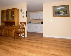 Interior - The Wooden Pony Cottage (Grants Pass)