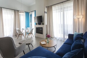 Smart-TV, Kamin, Bücher