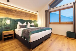 3 bedrooms, in-room safe, desk, iron/ironing board